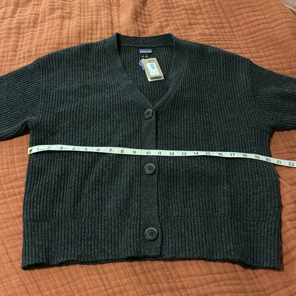 Patagonia women’s recycled wool cardigan - dark/heather grey - Picture 9 of 10